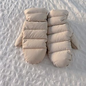 Aritzia Tna mitts. Gently used